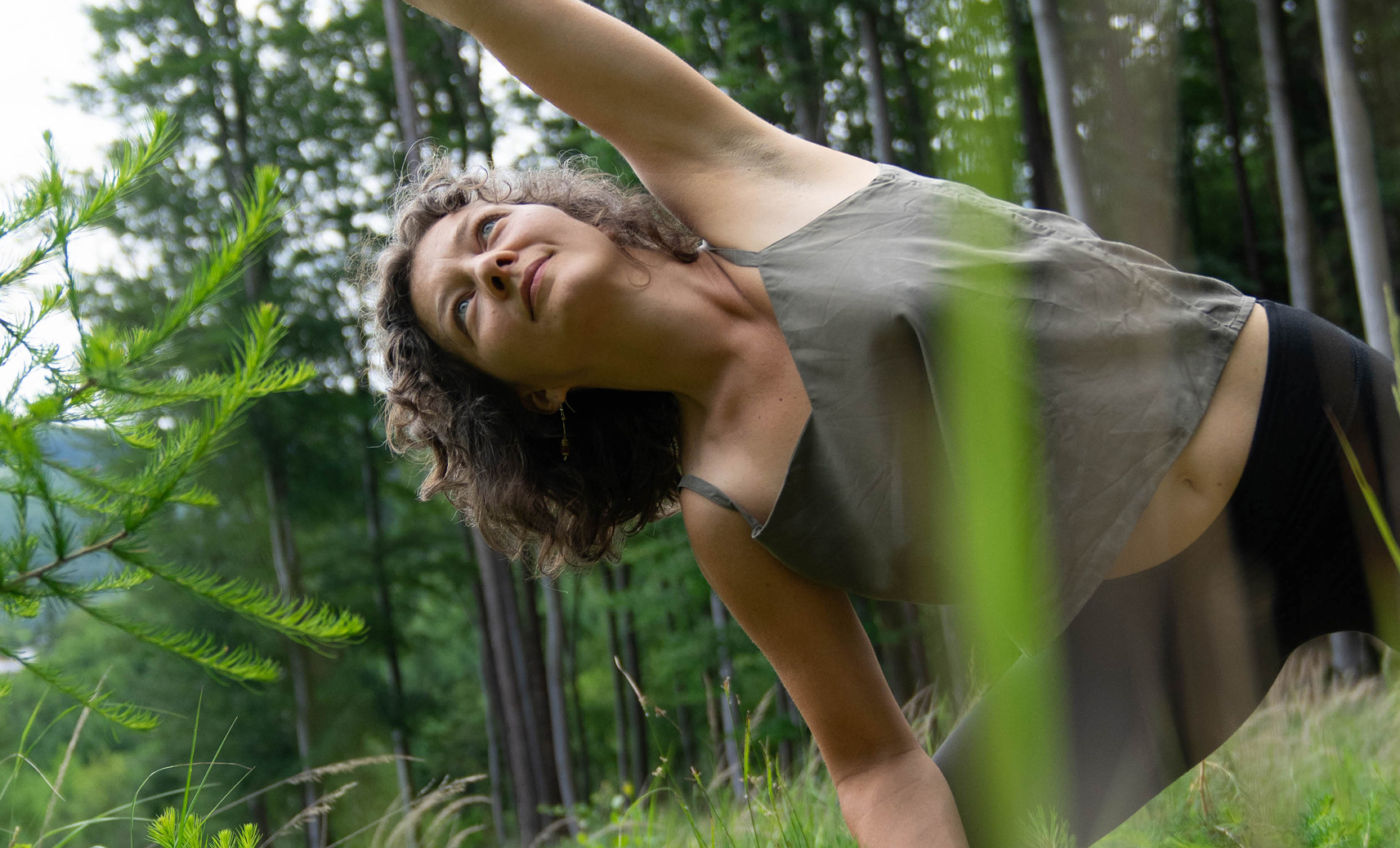 Christiane in Aktion bei intuitivem Yoga